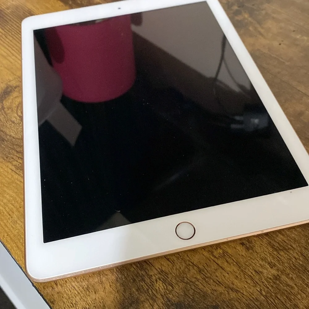 Apple Tablet in Gold - 6th gen, 32 gig